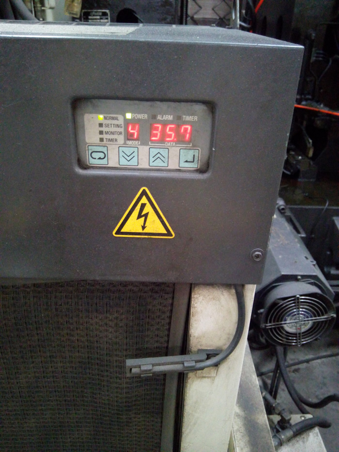 大金油冷机维修